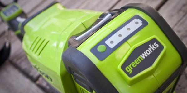 Greenworks 40V G-MAX аккумуляторный бесщеточный триммер 35 см, без аккумулятора и зарядного устройства